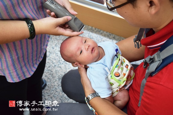 高寶寶(台中北區嬰兒寶寶滿月剃頭理髮、免費嬰兒剃胎毛儀式吉祥話)。中國風會場，爸媽寶貝免費穿「日中韓」古裝禮服。專業拍照、DVD光碟、證書。★購買「臍帶章、肚臍章、胎毛筆刷印章」贈送：剃頭、收涎、抓周，三選一。 2015.11.15 照片15